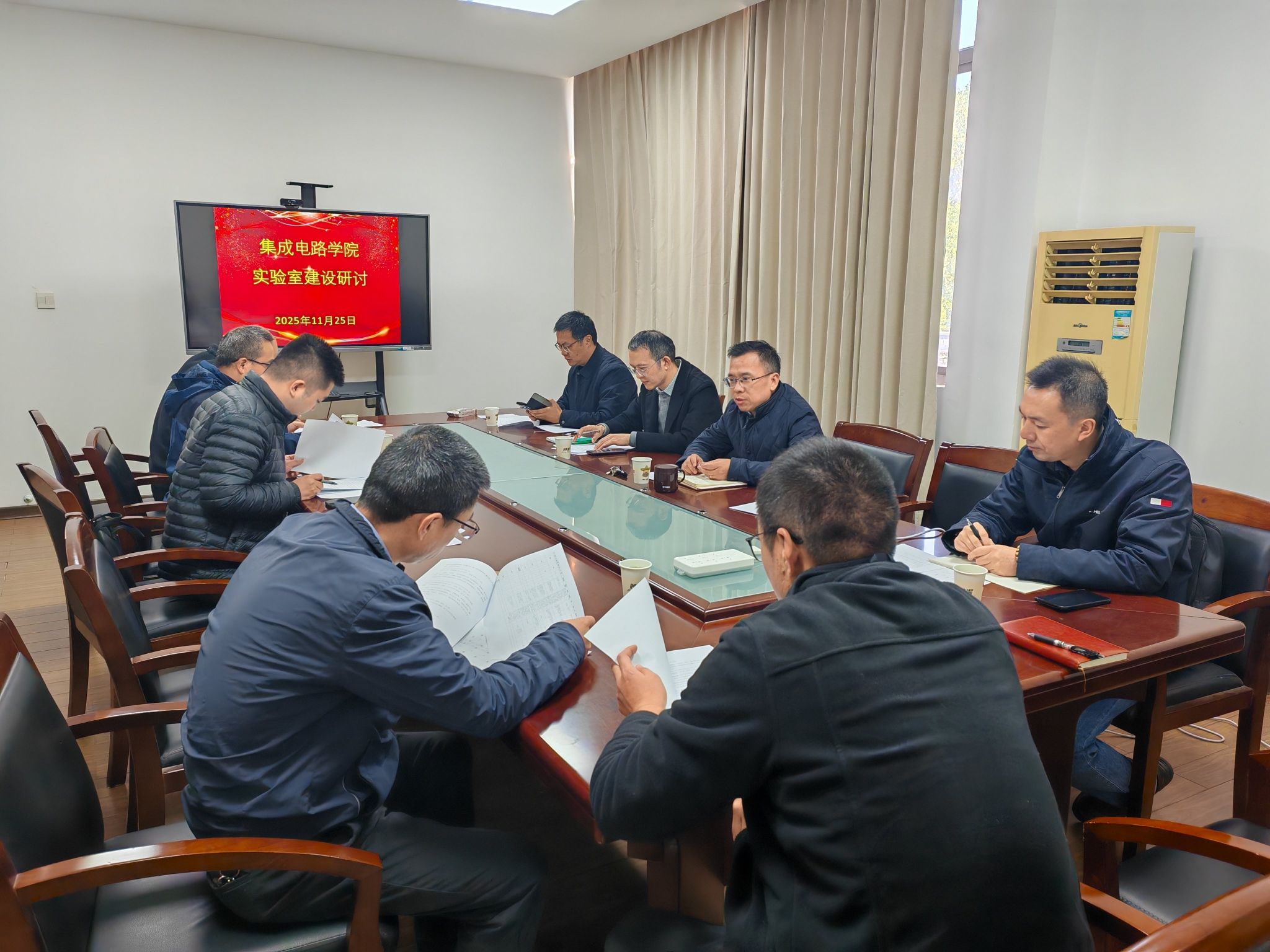 集成电路云顶娱乐
召开集成电路实验室与展厅建设...